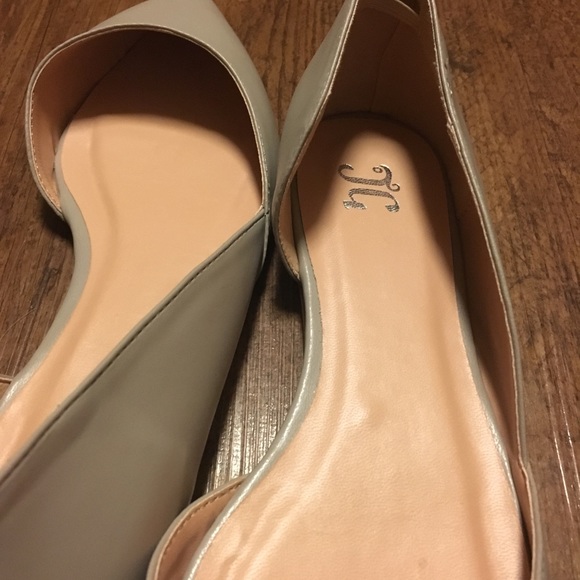 Grey Flats - Picture 4 of 4